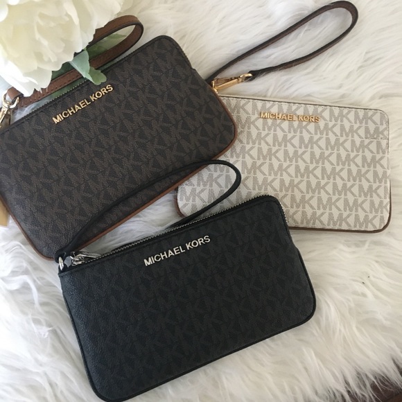 Michael Kors Handbags - Last one✨Michael Kors Jet set black Large wristlet